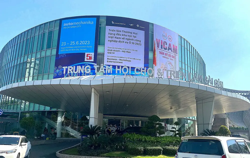 Luxfighter bil ledet frontlys 2023 Automechanika Ho Chi Minh City